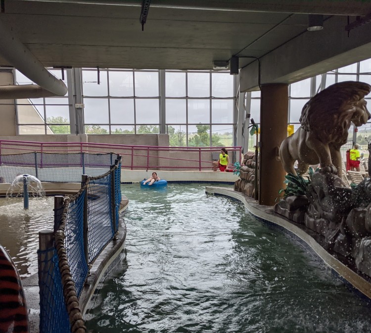water-zoo-clinton-indoor-water-park-photo
